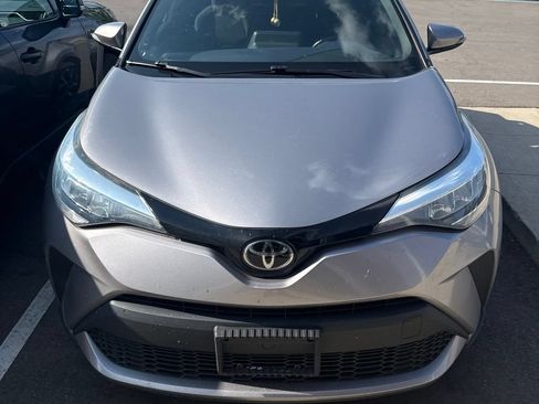 Used 2020 Toyota C-HR XLE FWD image 2