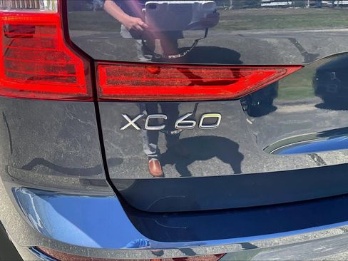 Used 2025 Volvo XC60 B5 Plus AWD/4WD image 33