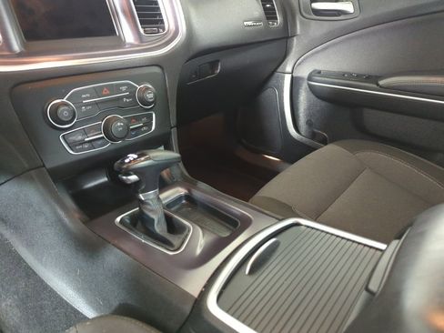 Used 2018 Dodge Charger SXT image 19