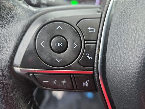 Used 2020 Toyota Camry XLE w/ Sunroof Package FWD image 16