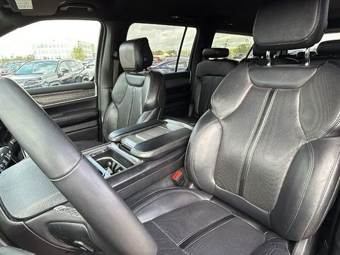 Used 2024 Jeep Wagoneer L Series II image 14