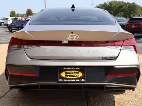 New 2025 Hyundai Elantra Limited image 5