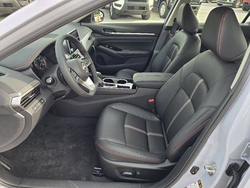 Certified 2025 Nissan Altima 2.5 SR image 11