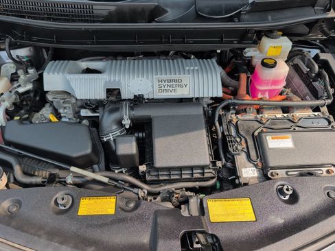 Used 2014 Toyota Prius V Five FWD image 20