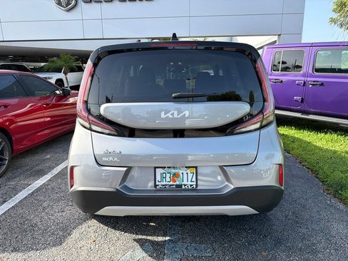 Used 2024 Kia Soul LX FWD image 8