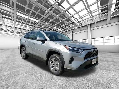 Used 2025 Toyota RAV4 XLE image 1