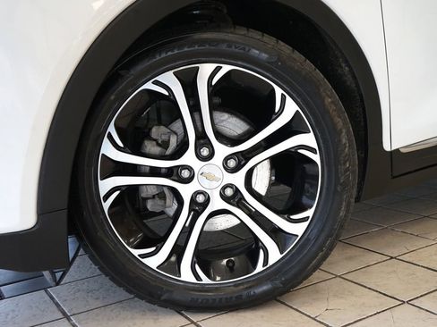 Used 2018 Chevrolet Bolt Premier w/ Driver Confidence II Package FWD image 49