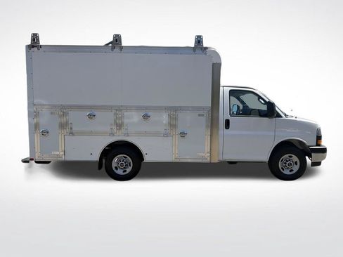 New 2026 GMC Savana 3500 w/ Power Convenience Package RWD image 7