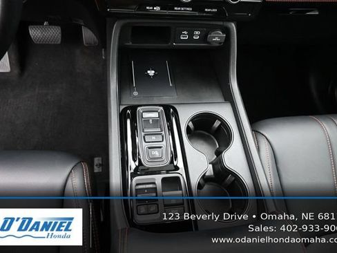 Used 2025 Honda Pilot TrailSport image 33