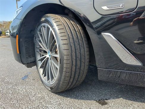 Used 2023 BMW 530e xDrive image 38