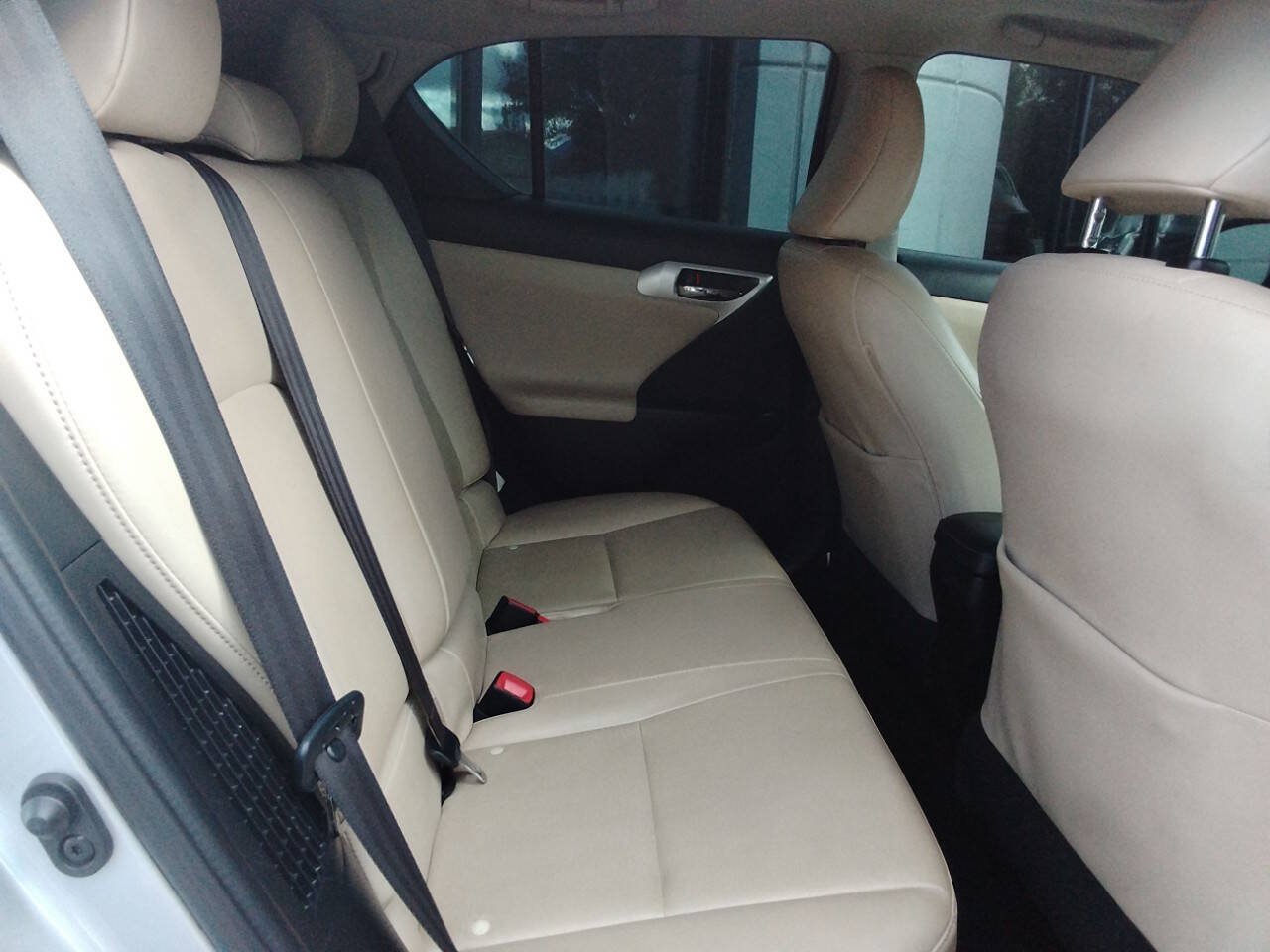 Used 2013 Lexus CT 200h w/ Premium Pkg w/Navigation FWD image 12
