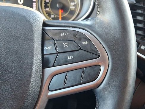 Certified 2019 Jeep Cherokee Latitude Plus w/ Comfort/Convenience Group image 27