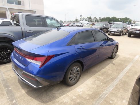 Used 2024 Hyundai Elantra SEL FWD image 10