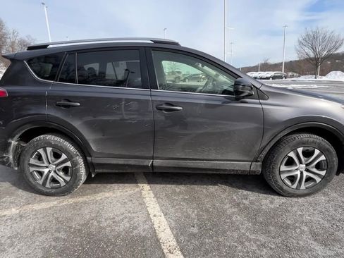 Used 2018 Toyota RAV4 LE image 6