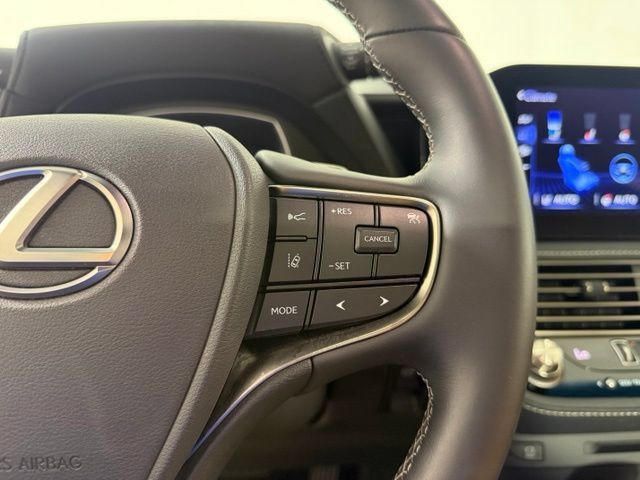 Used 2022 Lexus LS 500 w/ Accessory Package (Z2) RWD image 25