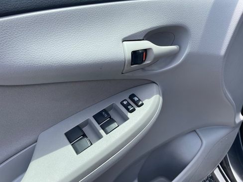 Used 2013 Toyota Corolla L FWD image 36