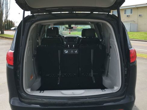 Used 2020 Chrysler Voyager Lxi FWD image 6