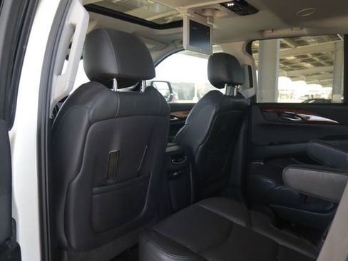 Used 2015 Cadillac Escalade Premium image 33