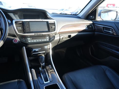 Used 2017 Honda Accord EX-L image 24