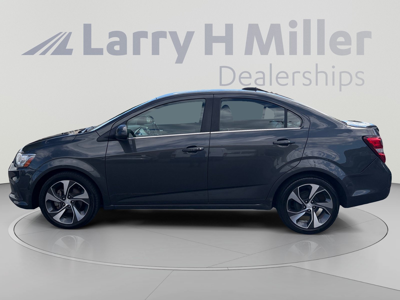 Used 2017 Chevrolet Sonic Premier FWD image 2