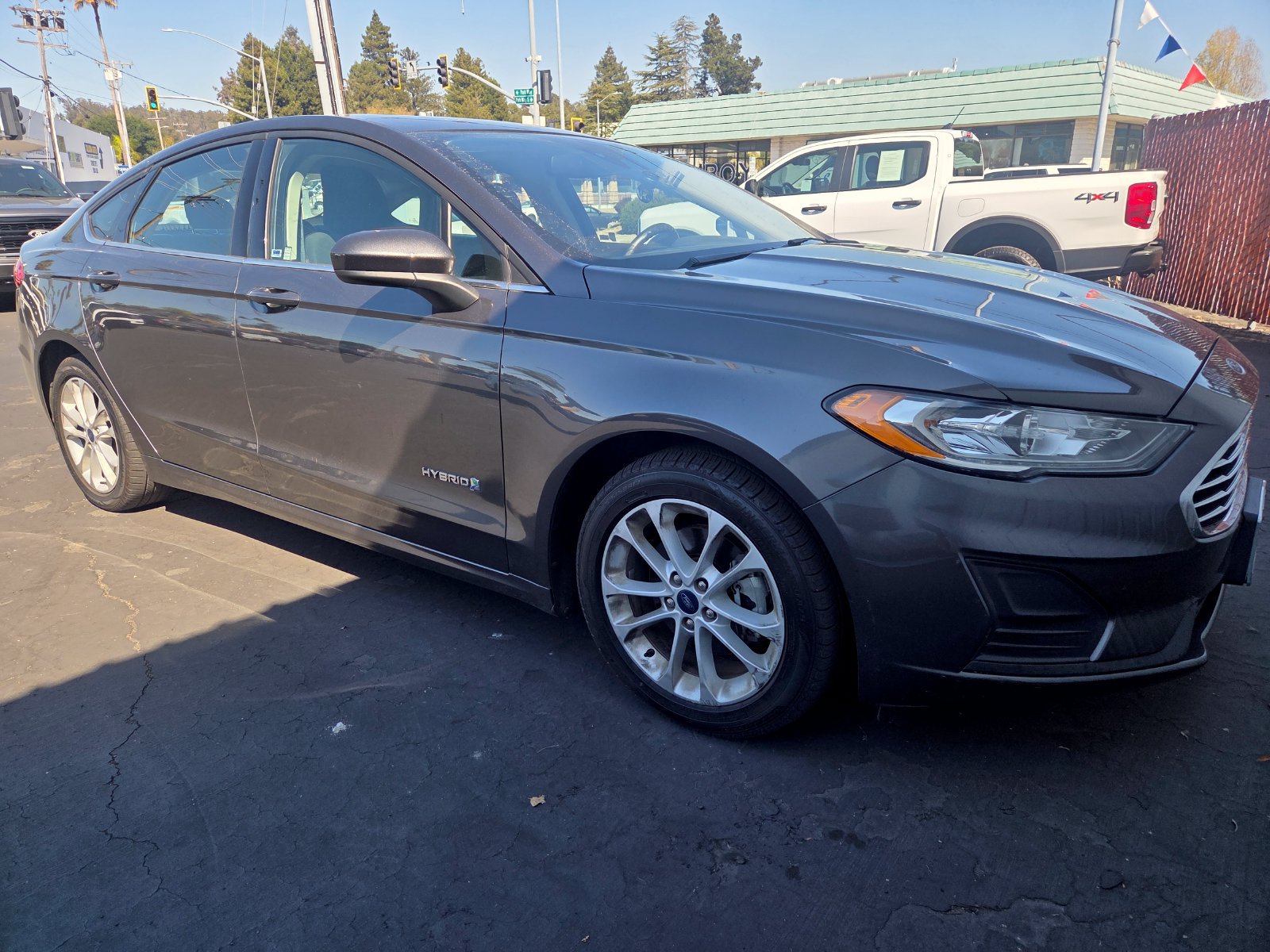 Used 2019 Ford Fusion SE FWD image 3