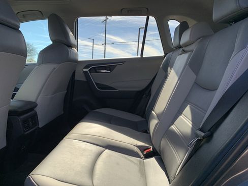 Used 2022 Toyota RAV4 XLE Premium image 32