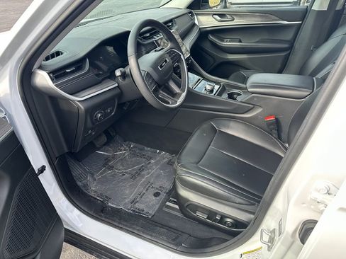 Used 2023 Jeep Grand Cherokee Limited w/ Trailer Tow Prep Group (B) image 8