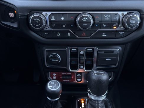 New 2025 Jeep Wrangler Unlimited Rubicon image 16