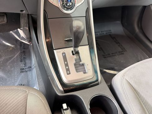 Used 2013 Hyundai Elantra GLS w/ Preferred Pkg FWD image 17