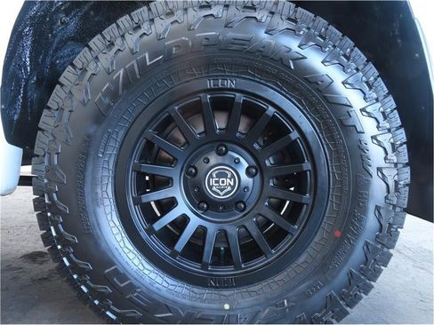 Used 2011 Lexus LX 570 4WD image 54