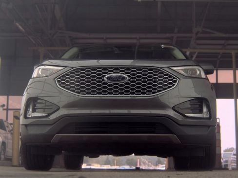 Used 2024 Ford Edge SEL w/ Convenience Package AWD/4WD image 3