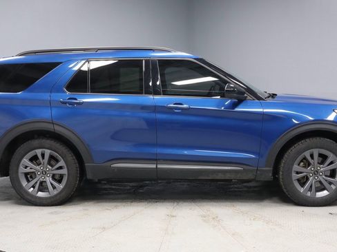 Certified 2022 Ford Explorer XLT w/ Equipment Group 202A image 12