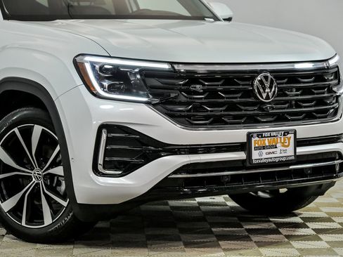 Certified 2025 Volkswagen Atlas SEL Premium R-Line image 2