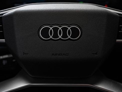 Used 2025 Audi Q6 e-tron Premium Plus w/ Premium Plus AWD/4WD image 30