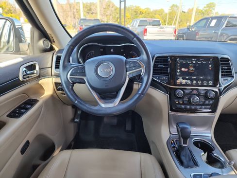 Used 2020 Jeep Grand Cherokee Limited w/ Trailer Tow Group IV image 11