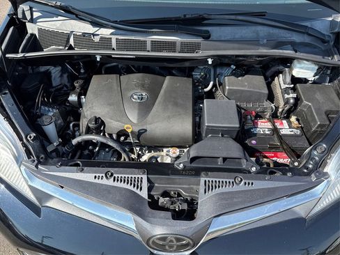Used 2019 Toyota Sienna XLE image 27