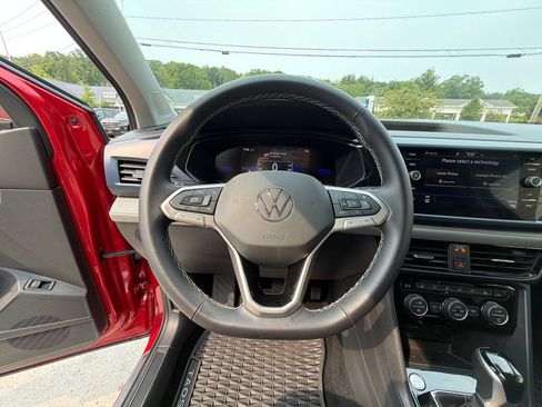 Used 2024 Volkswagen Taos SE w/ Panoramic Sunroof Package AWD/4WD image 17