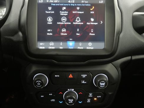 Used 2023 Jeep Renegade Latitude AWD/4WD image 20