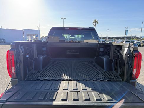 Used 2025 GMC Sierra 1500 SLT AWD/4WD image 17