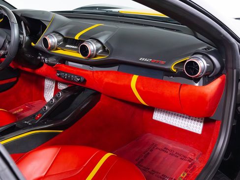 Used 2021 Ferrari 812 GTS image 39