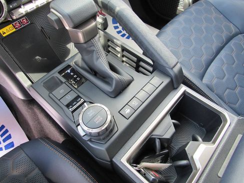 Used 2025 Toyota 4Runner Platinum AWD/4WD image 27