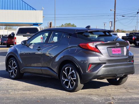 Used 2022 Toyota C-HR XLE image 4