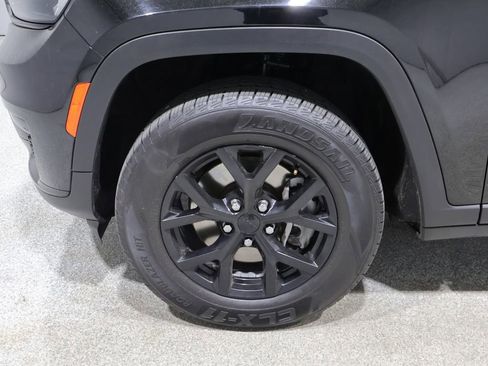 Used 2024 Jeep Grand Cherokee L Laredo AWD/4WD image 9