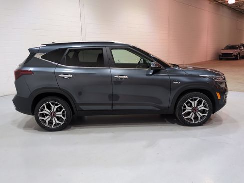 Used 2023 Kia Seltos SX w/ SX Sunroof Package AWD/4WD image 2