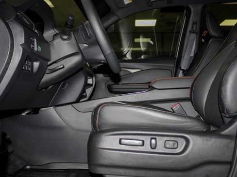 Used 2025 Honda Ridgeline TrailSport image 10