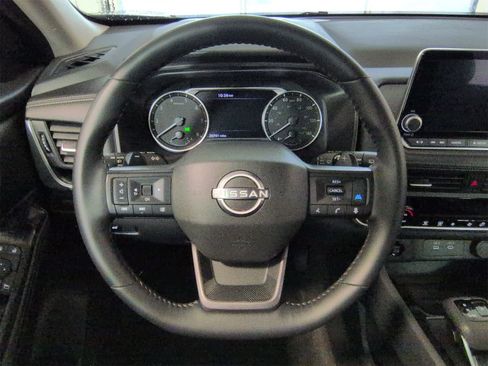 Used 2025 Nissan Rogue SV image 23