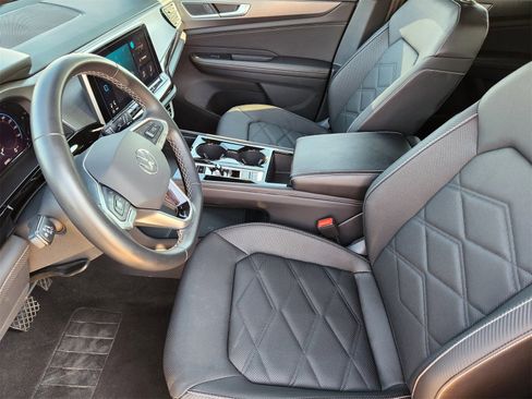 Used 2025 Volkswagen Atlas Cross Sport SE image 24