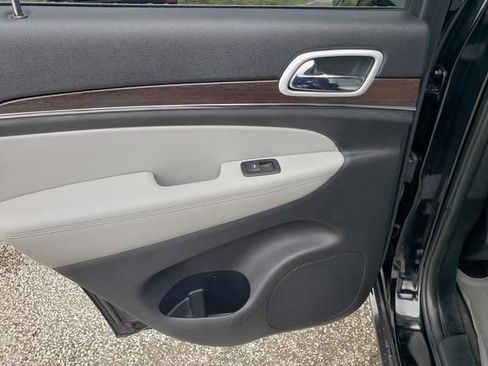 Used 2018 Jeep Grand Cherokee Limited AWD/4WD image 13