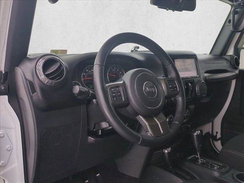 Used 2017 Jeep Wrangler Unlimited Sahara w/ Connectivity Group AWD/4WD image 10