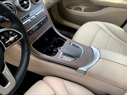 Used 2020 Mercedes-Benz GLC 300 4MATIC image 18